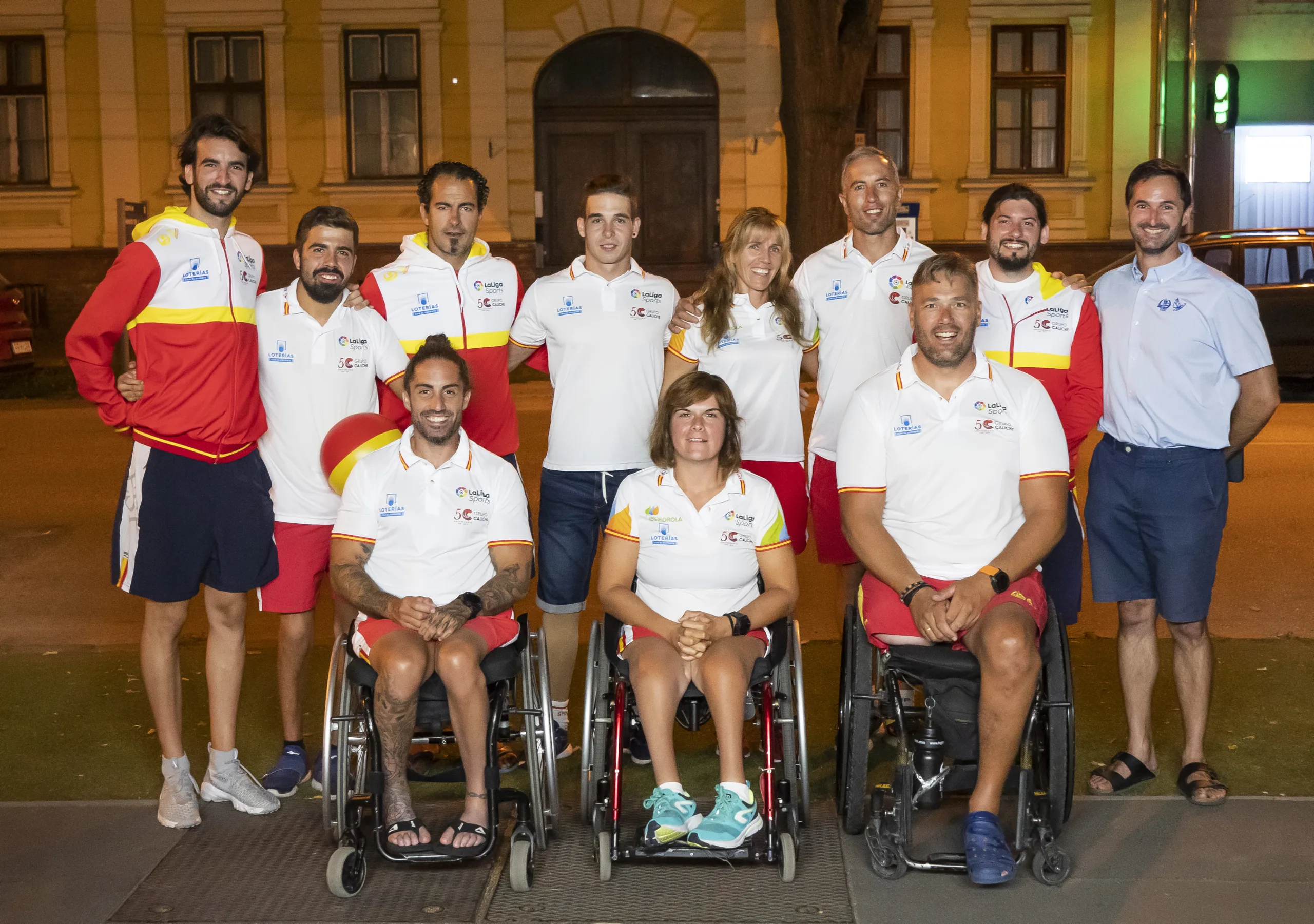  De izqda a dcha arriba: Alvaro Hidalgo (fisio), Adrián Castaño, Ismael Uali (seleccionador), Adrián Mosquera, Silvia Elvira, Juan Valle, Iker Líbano, Ekaitz Saies (director técnico); abajo: Higinio Rivero, Inés Felipe y Javier Rej