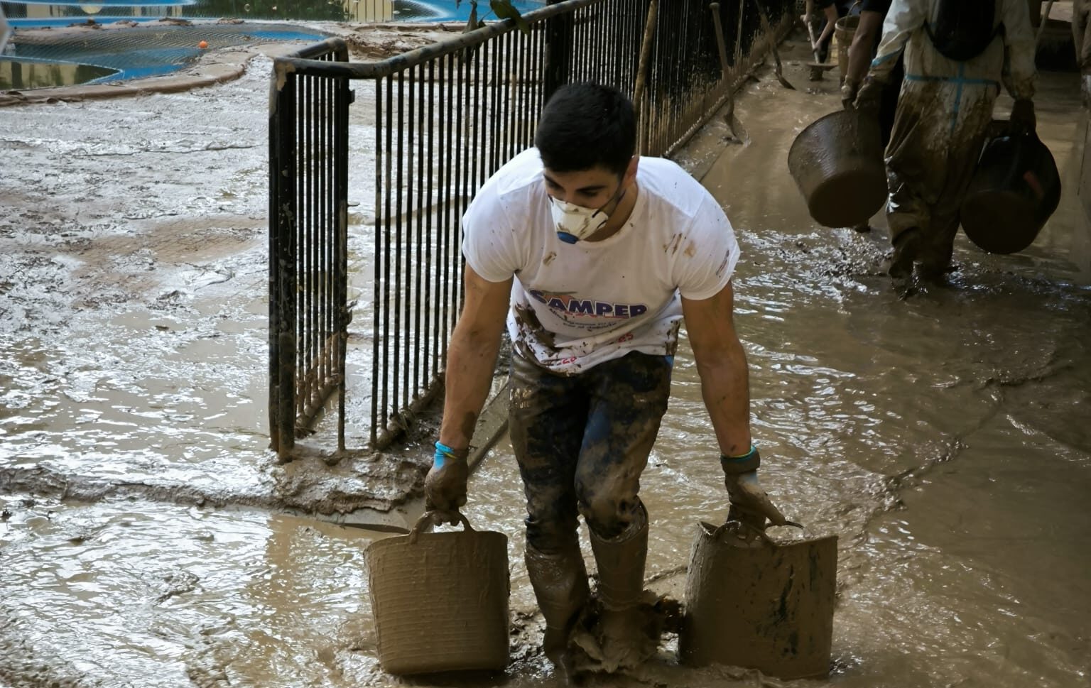 Paco Cubelos durante los trabajos de ayuda por la DANA