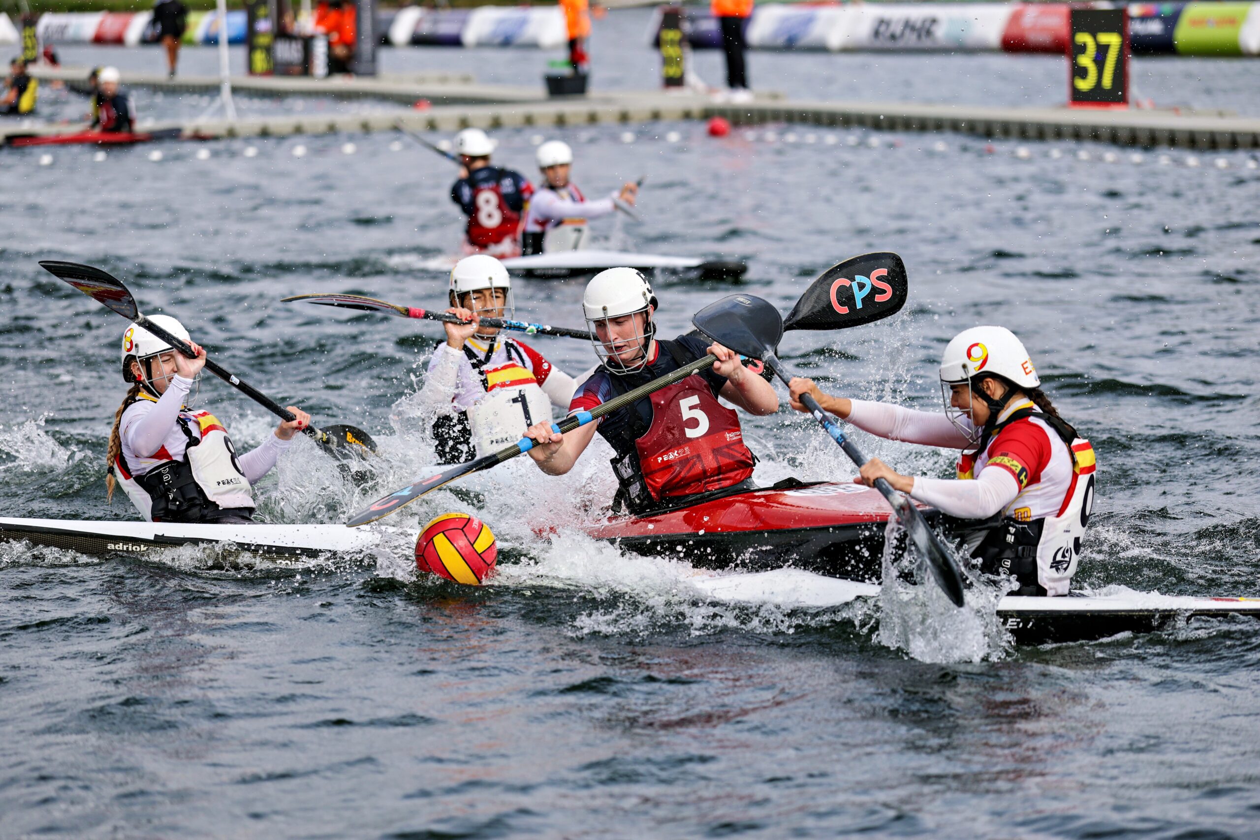 España arranca el Mundial de Kayak Polo a ritmo de medalla