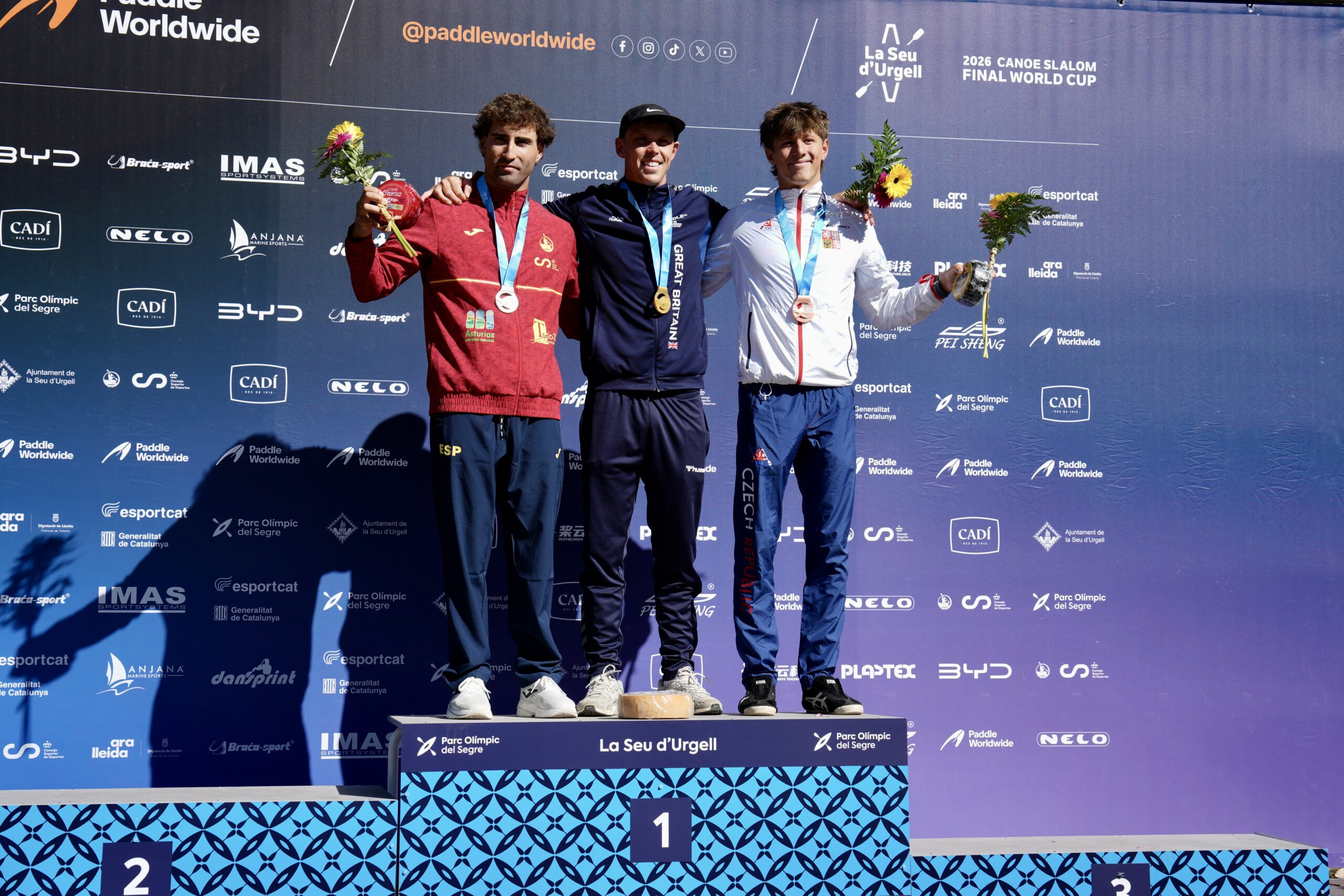 Manu Ochoa, subcampeón en La Seu d’Urgell y tercero en el ranking general de la Copa del Mundo de Kayak Cross