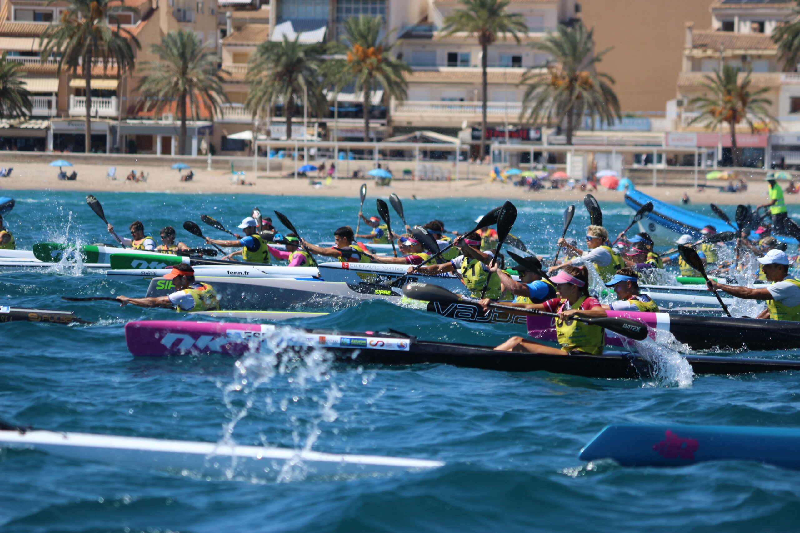 El Mundial de Kayak de Mar de Villajoyosa fija un récord de participación con 750 palistas en las pruebas individuales